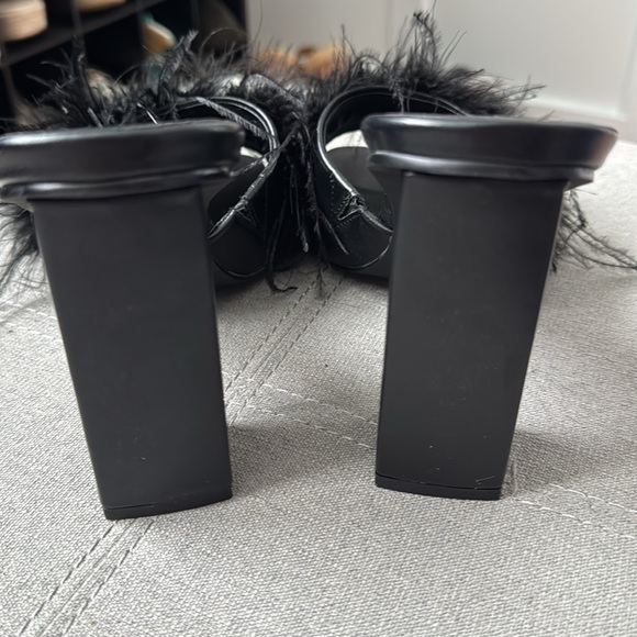 NEW SEXY VENUS Black Feathers and Chains Mules Sz10 - Picture 4 of 9